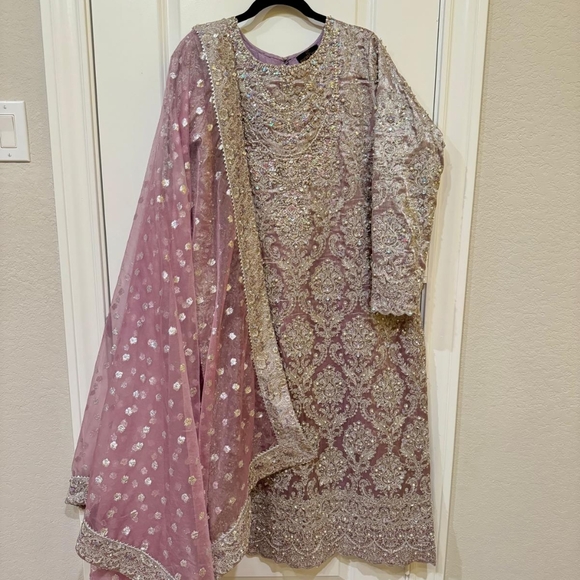 Lilac Silver tissue beauty with delicate embroidery - Picture 4 of 6